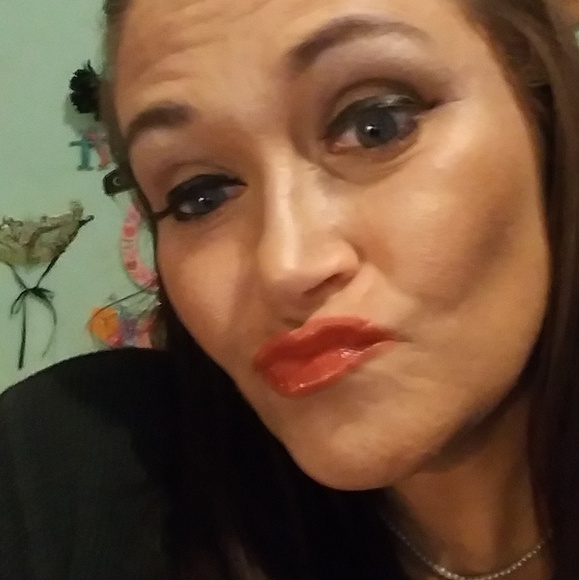 Meet your Posher, Kristina - Picture 1 of 2